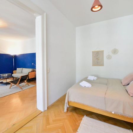 Beautiful Flat Next To Karlskirche Viena Exterior foto