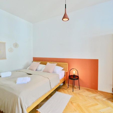 Beautiful Flat Next To Karlskirche Viena Exterior foto