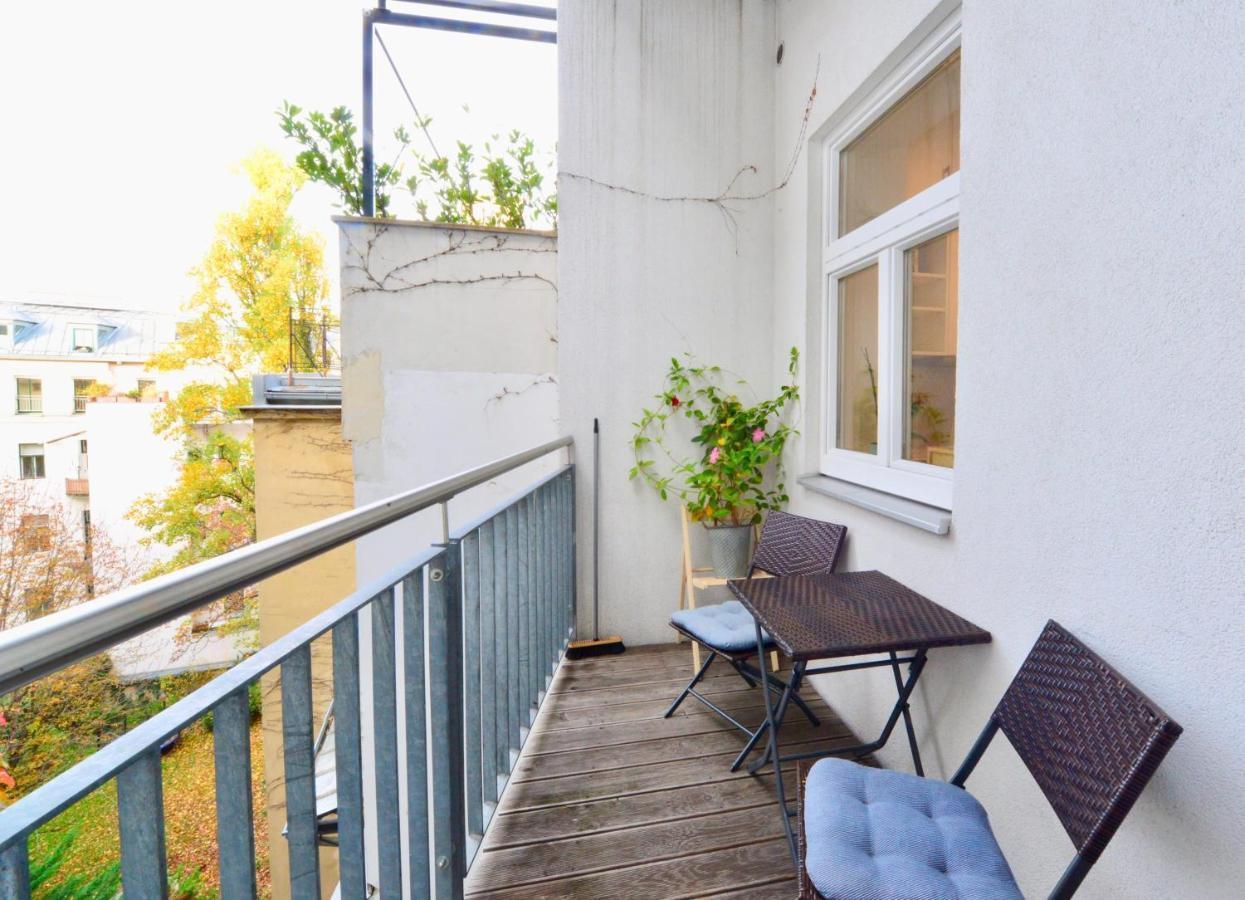Beautiful Flat Next To Karlskirche Viena Exterior foto