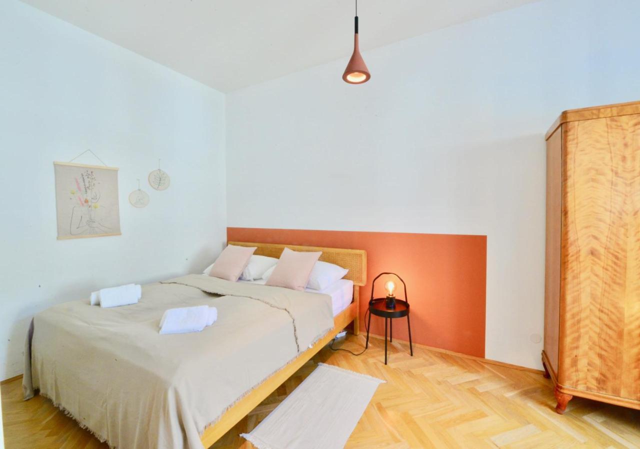Beautiful Flat Next To Karlskirche Viena Exterior foto
