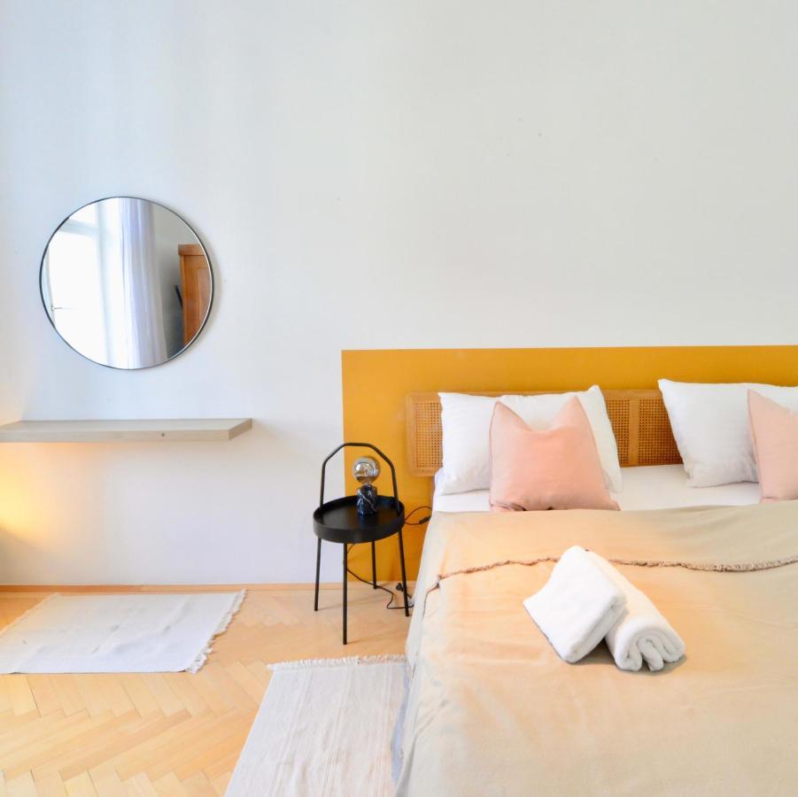 Beautiful Flat Next To Karlskirche Viena Exterior foto