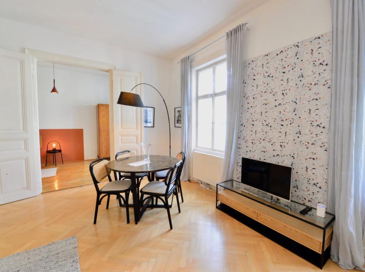Beautiful Flat Next To Karlskirche Viena Exterior foto