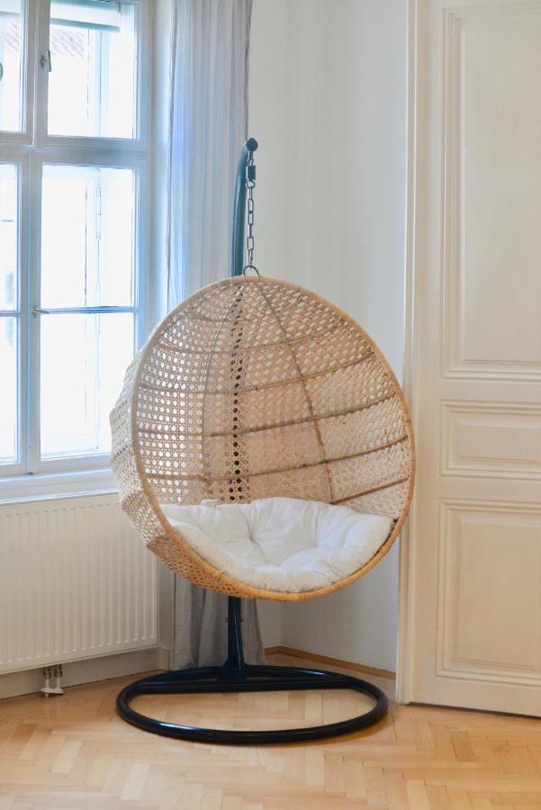 Beautiful Flat Next To Karlskirche Viena Exterior foto